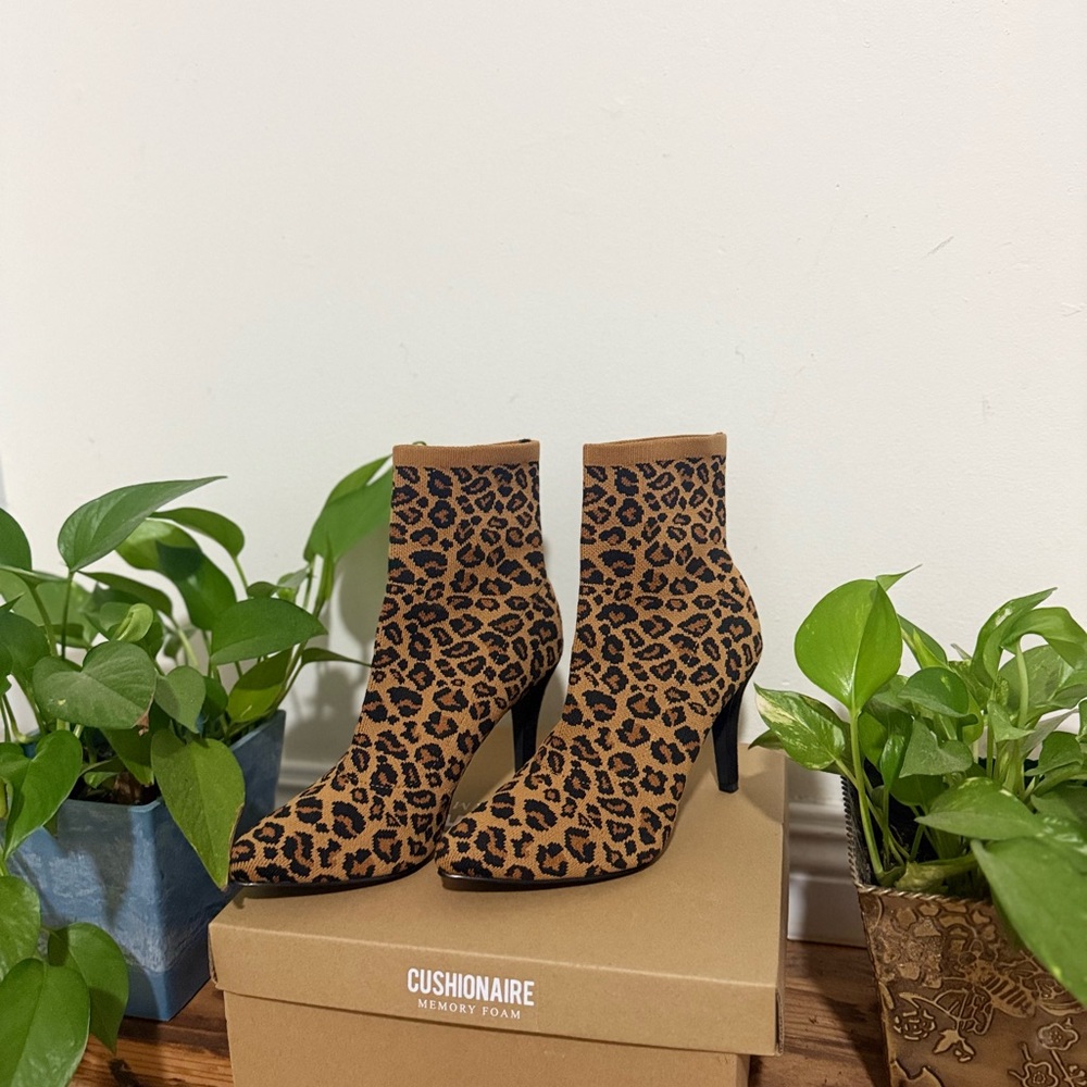 Brown and Black Ankle Boots with Sleek Silhouette
